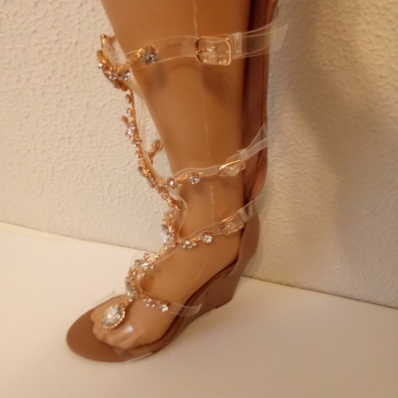 Shoe dazzle Tan Faux Leather Rhinestone Zip Gladiator 4 1/2" Wedge Heels sz 9 - Picture 8 of 16